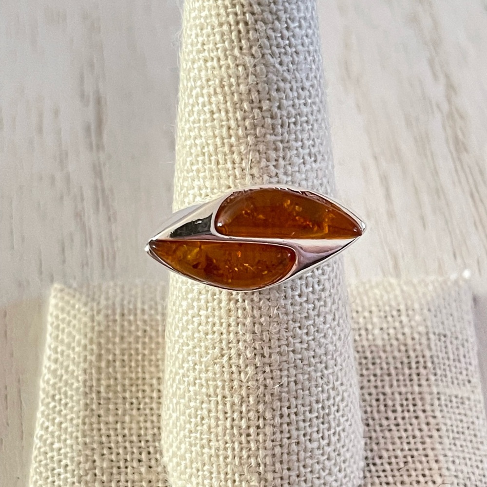 Unique bypass amber ring, sterling silver, size 8 - Picture 2 of 13